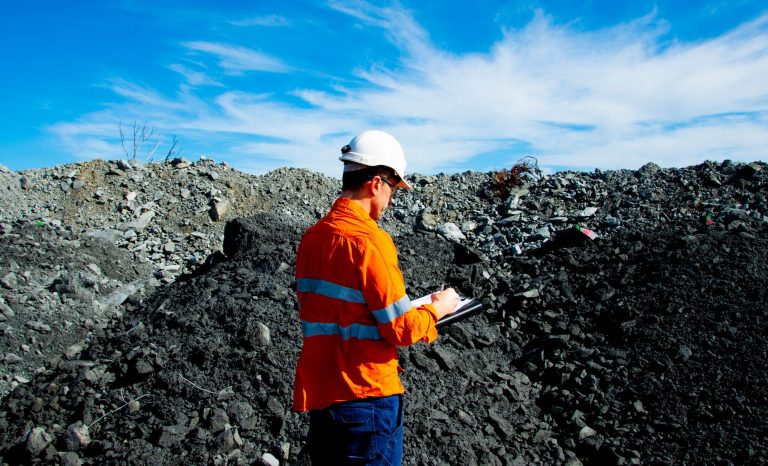 FIFO Australia: How to Get into FIFO Work, Jobs & Salaries